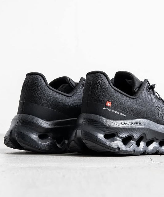 ON Cloudtilt trainers Full Black